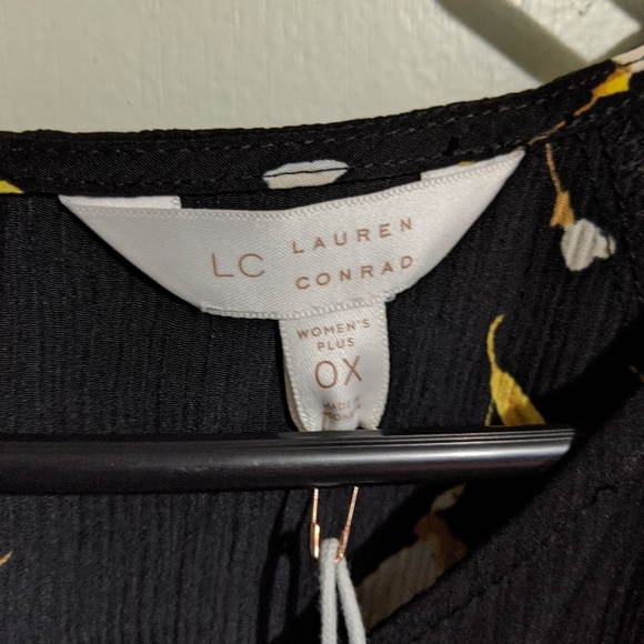 Lauren Conrad blouse - Picture 2 of 4